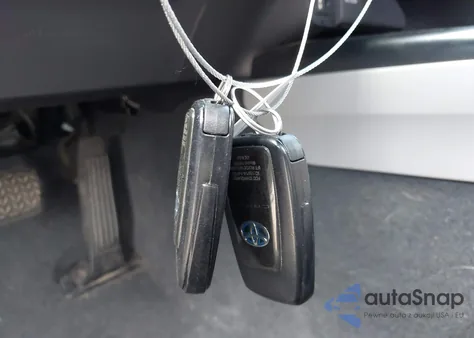 2018 Toyota Camry Hybrid Le z USA, uszkodzony, nr VIN 4T1B31HK4JU500809